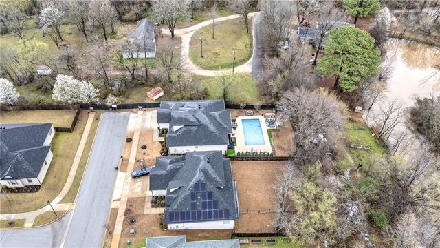 694 N Phoenix Road, Fayetteville, AR 72704