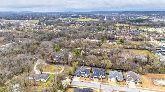 694 N Phoenix Road, Fayetteville, AR 72704