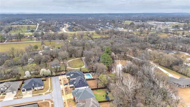 694 N Phoenix Road, Fayetteville, AR 72704