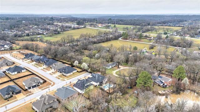 694 N Phoenix Road, Fayetteville, AR 72704