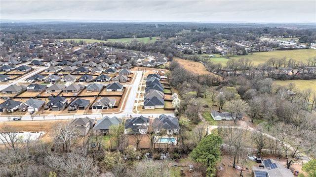 694 N Phoenix Road, Fayetteville, AR 72704