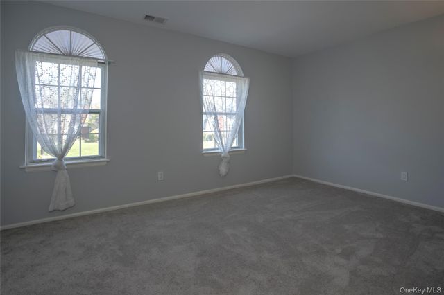 142 Villagegreen Court, Warwick, NY 10990