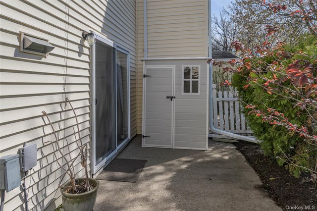 142 Villagegreen Court, Warwick, NY 10990