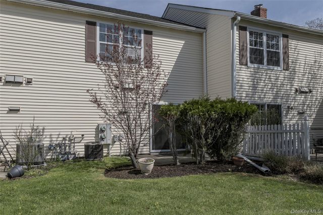 142 Villagegreen Court, Warwick, NY 10990