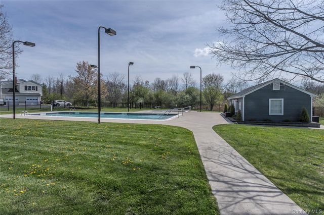 142 Villagegreen Court, Warwick, NY 10990
