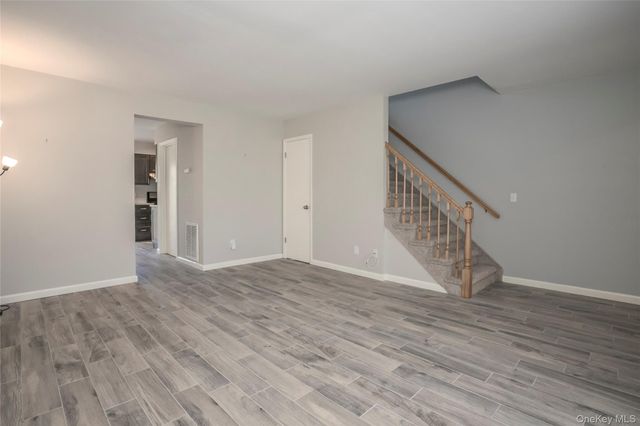 142 Villagegreen Court, Warwick, NY 10990