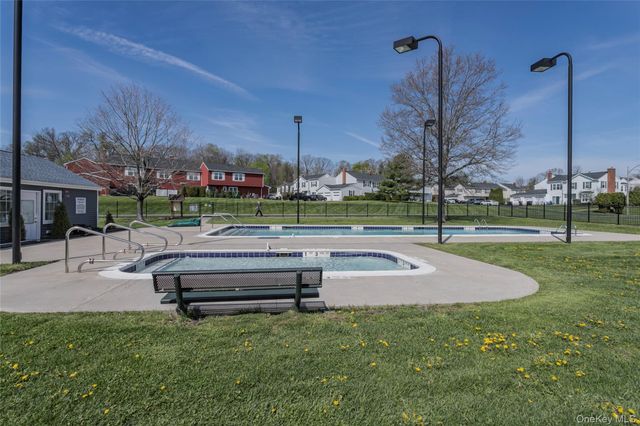 142 Villagegreen Court, Warwick, NY 10990