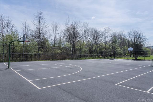 142 Villagegreen Court, Warwick, NY 10990