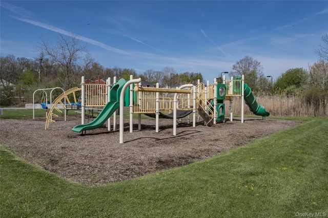 142 Villagegreen Court, Warwick, NY 10990