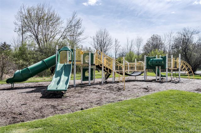 142 Villagegreen Court, Warwick, NY 10990