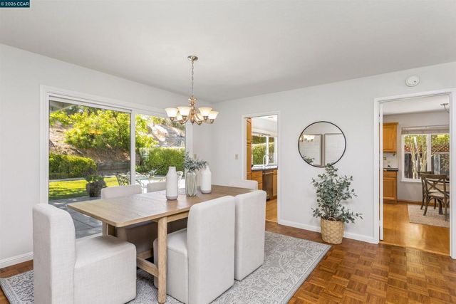 2428 Dapplegray Ln, Walnut Creek, CA 94596