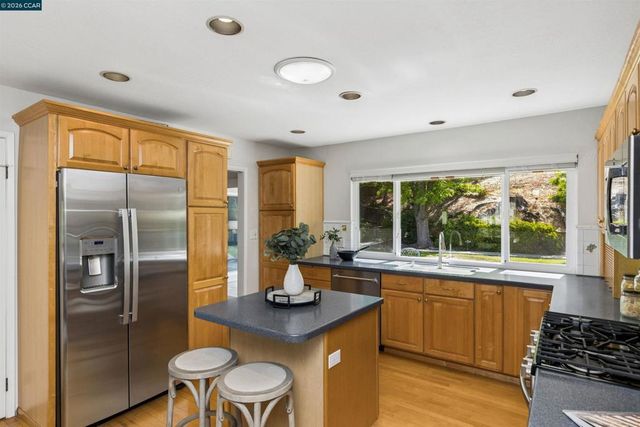 2428 Dapplegray Ln, Walnut Creek, CA 94596