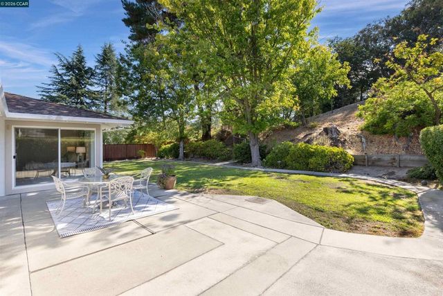 2428 Dapplegray Ln, Walnut Creek, CA 94596
