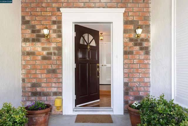 2428 Dapplegray Ln, Walnut Creek, CA 94596