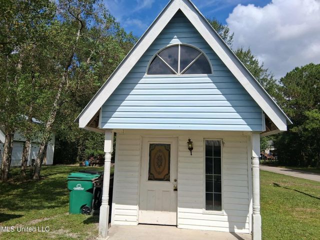 8133 Leake Street, Bay Saint Louis, MS 39520