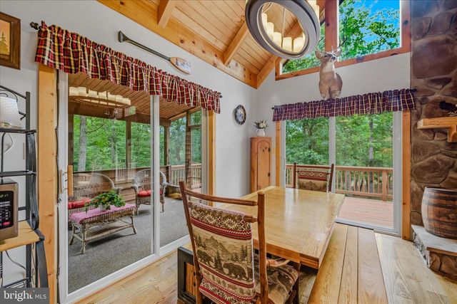 956 SIDELING MOUNTAIN TRL, Great Cacapon, WV 25422