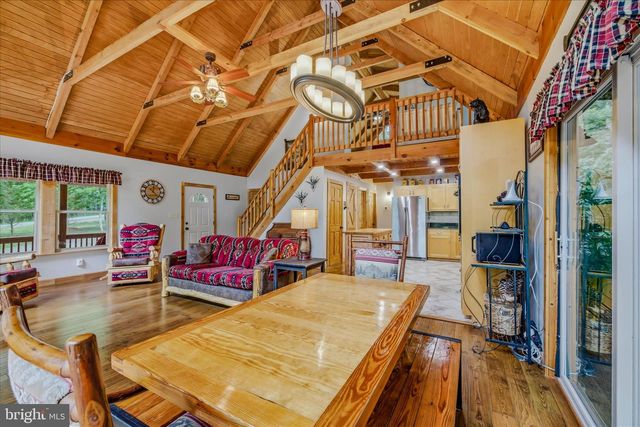 956 SIDELING MOUNTAIN TRL, Great Cacapon, WV 25422