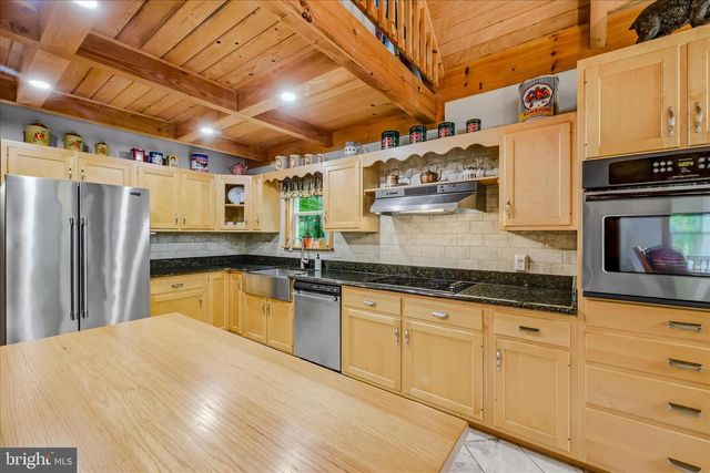 956 SIDELING MOUNTAIN TRL, Great Cacapon, WV 25422
