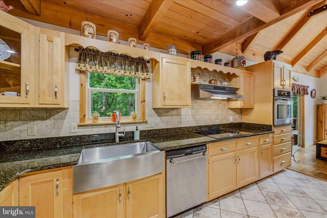 956 SIDELING MOUNTAIN TRL, Great Cacapon, WV 25422