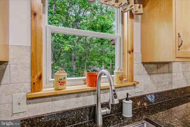 956 SIDELING MOUNTAIN TRL, Great Cacapon, WV 25422