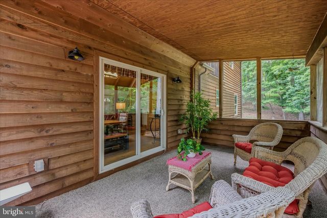 956 SIDELING MOUNTAIN TRL, Great Cacapon, WV 25422