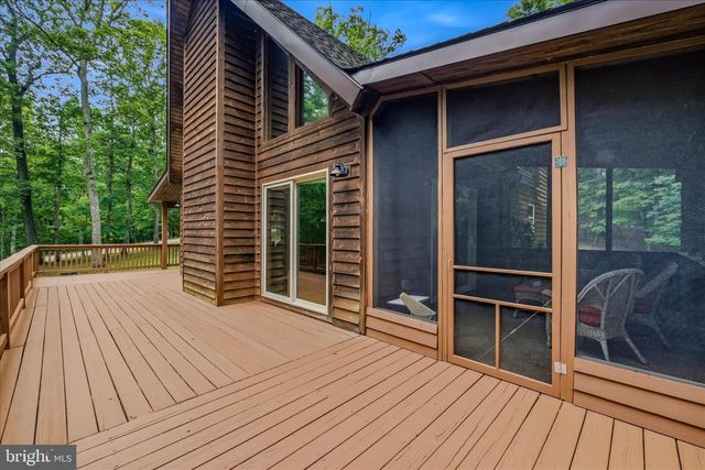956 SIDELING MOUNTAIN TRL, Great Cacapon, WV 25422