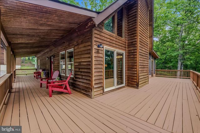 956 SIDELING MOUNTAIN TRL, Great Cacapon, WV 25422