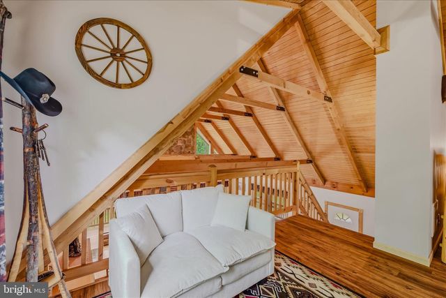 956 SIDELING MOUNTAIN TRL, Great Cacapon, WV 25422