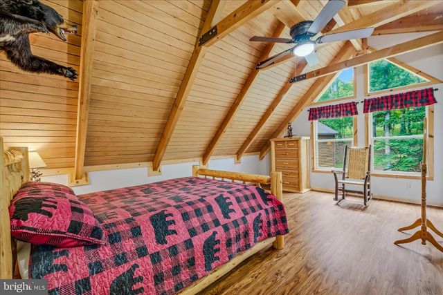 956 SIDELING MOUNTAIN TRL, Great Cacapon, WV 25422