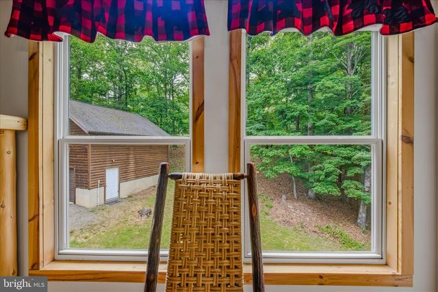 956 SIDELING MOUNTAIN TRL, Great Cacapon, WV 25422