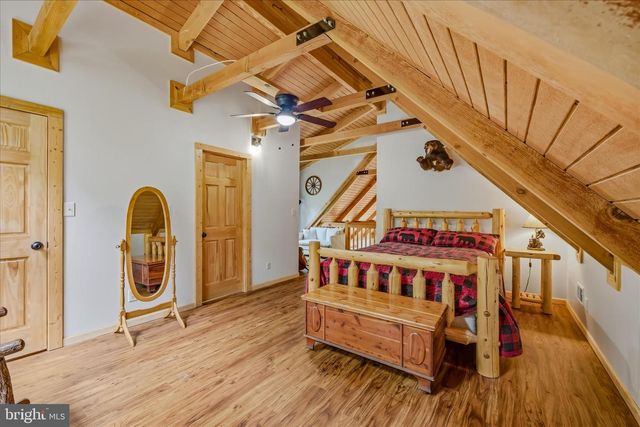 956 SIDELING MOUNTAIN TRL, Great Cacapon, WV 25422