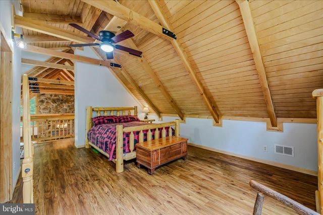 956 SIDELING MOUNTAIN TRL, Great Cacapon, WV 25422