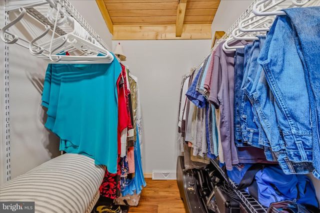 956 SIDELING MOUNTAIN TRL, Great Cacapon, WV 25422