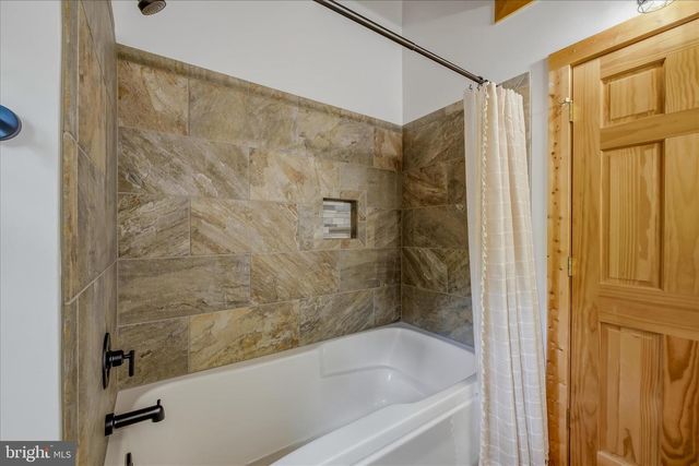 956 SIDELING MOUNTAIN TRL, Great Cacapon, WV 25422