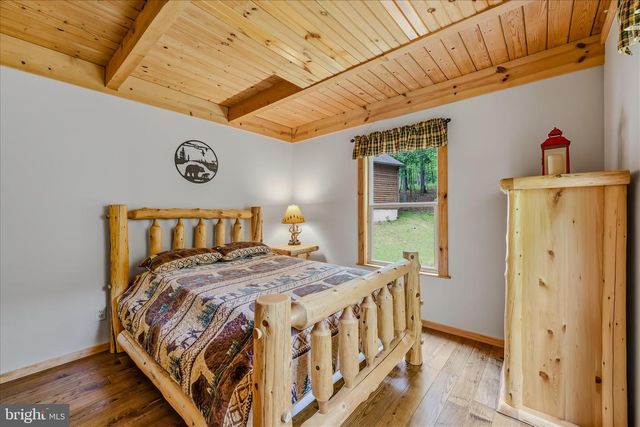 956 SIDELING MOUNTAIN TRL, Great Cacapon, WV 25422