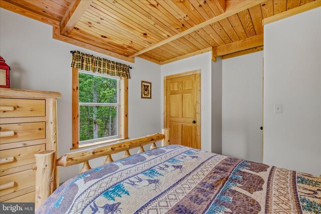 956 SIDELING MOUNTAIN TRL, Great Cacapon, WV 25422