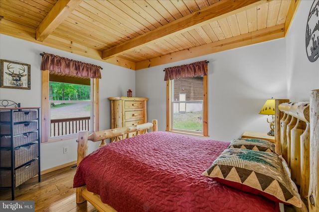 956 SIDELING MOUNTAIN TRL, Great Cacapon, WV 25422