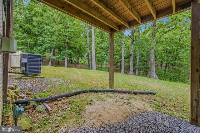 956 SIDELING MOUNTAIN TRL, Great Cacapon, WV 25422