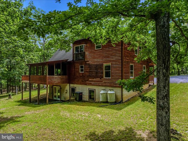956 SIDELING MOUNTAIN TRL, Great Cacapon, WV 25422