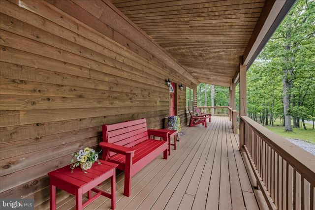 956 SIDELING MOUNTAIN TRL, Great Cacapon, WV 25422