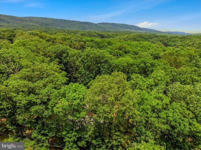 956 SIDELING MOUNTAIN TRL, Great Cacapon, WV 25422