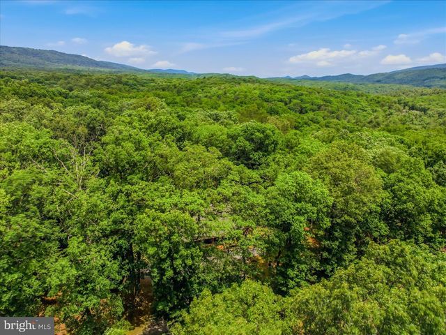 956 SIDELING MOUNTAIN TRL, Great Cacapon, WV 25422