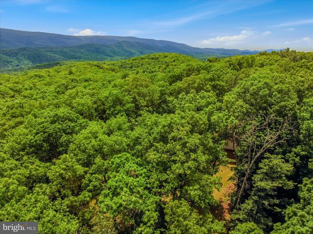 956 SIDELING MOUNTAIN TRL, Great Cacapon, WV 25422