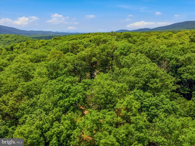 956 SIDELING MOUNTAIN TRL, Great Cacapon, WV 25422