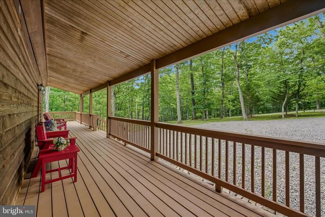 956 SIDELING MOUNTAIN TRL, Great Cacapon, WV 25422