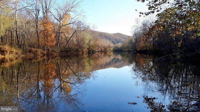 956 SIDELING MOUNTAIN TRL, Great Cacapon, WV 25422