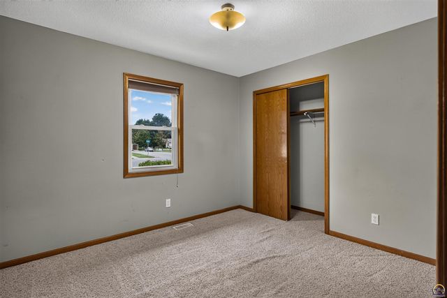 3909 SW 40th St, Topeka, KS 66610