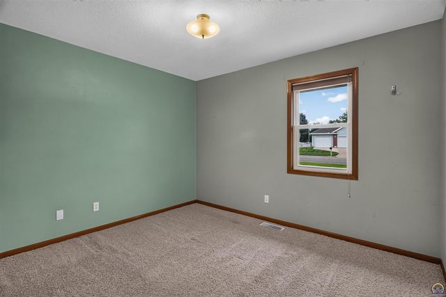 3909 SW 40th St, Topeka, KS 66610