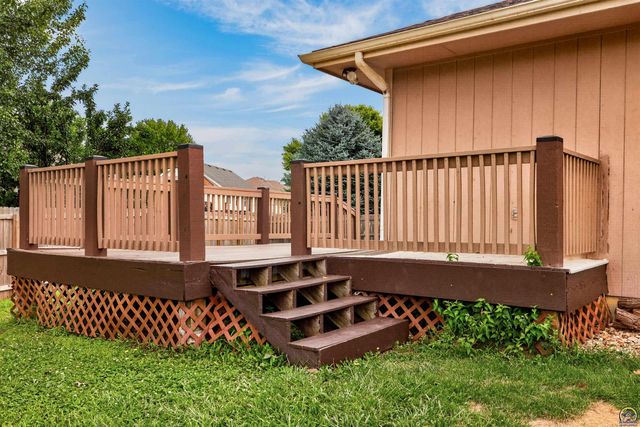 3909 SW 40th St, Topeka, KS 66610