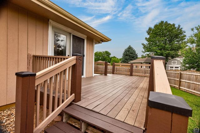 3909 SW 40th St, Topeka, KS 66610